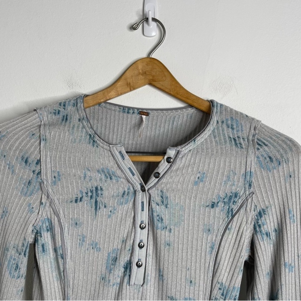 Blue Floral Button-Down Blouse - image 4